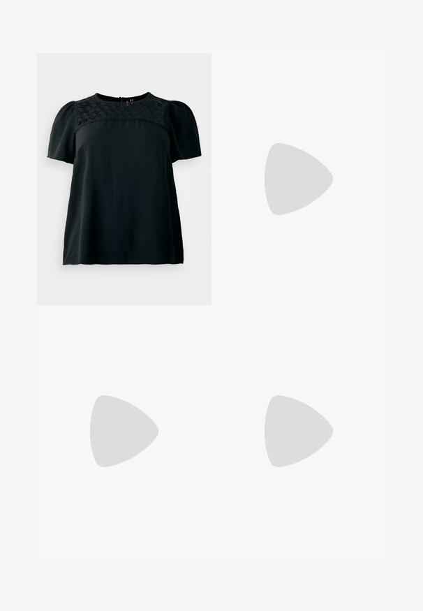 Črna majica s kratkimi rokavi, ki ima teksturirano čipkastno ploščico na okroglem izrezu, ohlapnega kroja in mehkega materiala. Na zadnji strani je prisoten detajl zapiranja.; Jeans obleka s kratkimi napihnjenimi rokavi, ovratnikom, sprednjim zaklepom na gumbe in usklajenim pasom. Ima prilegajoč pas in raven rob.; Črne natikače s trakovi in kvadratnim prstom ter nizkim blokastim peto. Imajo več tankih trakov in nastavljiv trak okoli gležnja. Narejene so iz gladkega usnja.; Črna usnjena torba čez ramo z gladko teksturo, pravokotno obliko in kovinskim verižnim detajlom spredaj. Vključena je nastavljiva naramnica.; Srebrne kroglice z elegantnim, okroglim oblikovanjem, z gladko površino in brez vidnih okrasnih elementov. Premer ni določen.