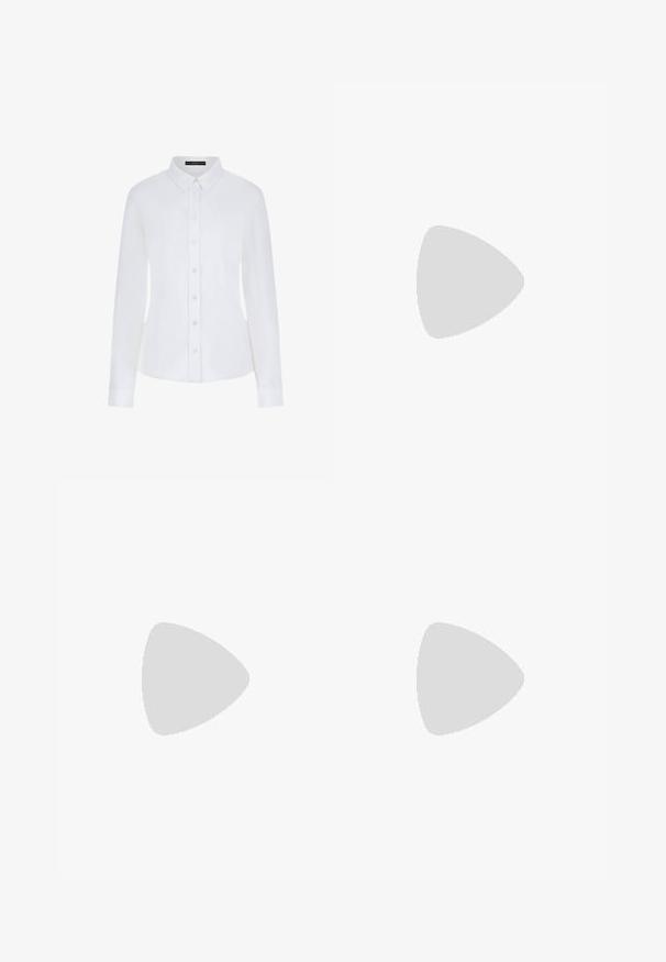 Witte lange mouwen shirt met een kraag, knoopsluiting aan de voorkant en manchetten. Gemaakt van soepel materiaal met een getailleerd ontwerp en zonder zichtbare patronen.; Witte shorts met een strikceintuur, voorzien van twee zijzakken en een gladde, gestructureerde stof. Klassieke snit met strakke lijnen.; Zwarte gepatineerde leren slingback pumps met een spitse neus en goudkleurige hardware op de band, met een blokhak. Glad textuur.; Zwarte pailletten mini handtas met een geknoopte textuurriem en zilveren ketting. Rondvormig met een geplooide bovenkant en reflecterende details.