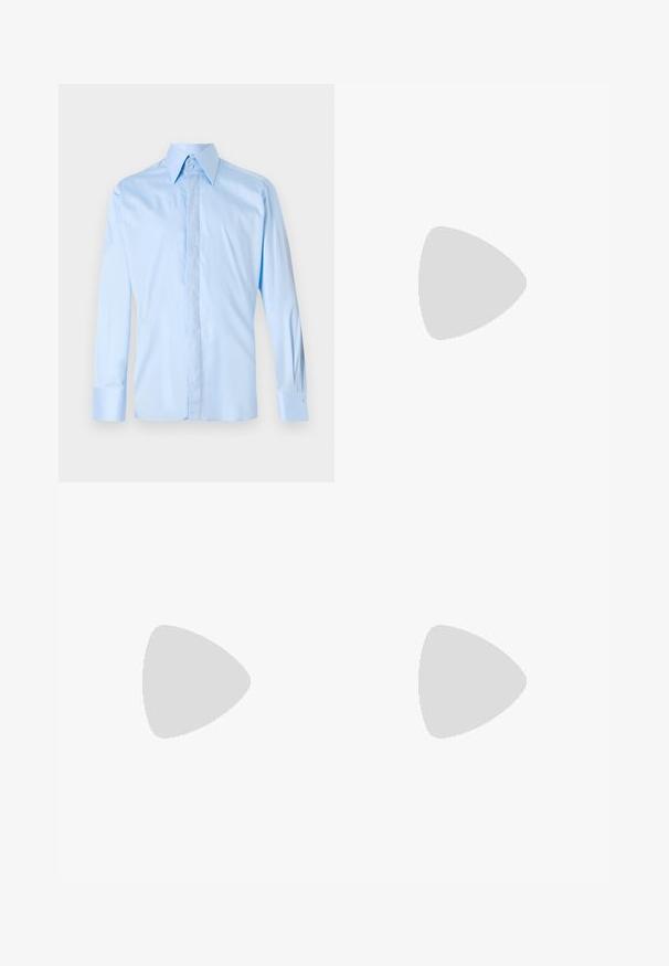 Camicia button-up azzurro chiaro, tessuto morbido, maniche lunghe, colletto classico, polsini singoli con dettaglio a bottone, dotata di un logo ricamato discreto.; Pantaloni neri su misura con una vestibilità dritta, realizzati in tessuto liscio. Presentano passanti per cintura e dettagli di piega lungo la parte anteriore.; Sneaker bianche in pelle con finitura liscia, punta arrotondata, lacci piatti e suola texturizzata. Accento in suede grigio sul tallone.; Occhiali da sole trasparenti in plastica con lenti rettangolari marroni, dotati di sottili aste trasparenti e dettagli in metallo sulle tempie.