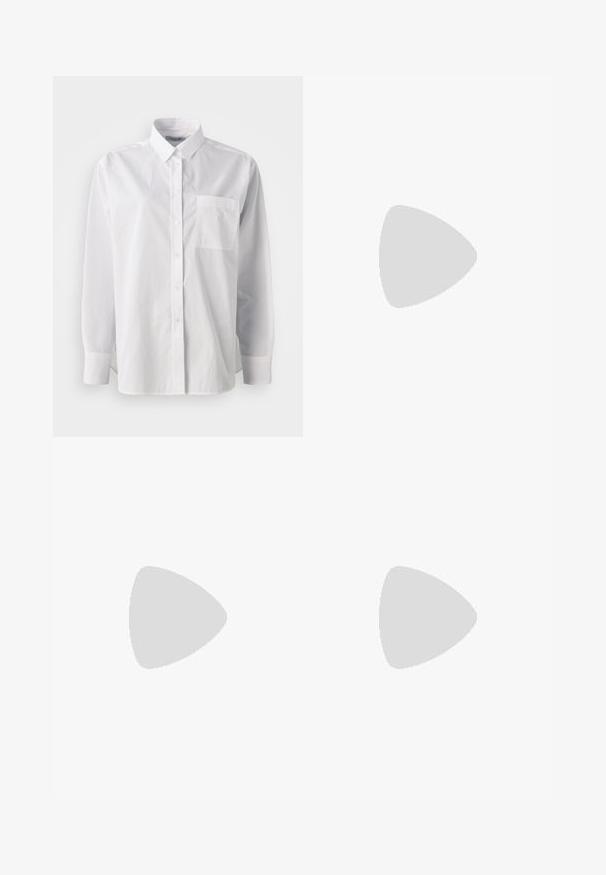 Weißes button-up Hemd aus Baumwolle, lange Ärmel, klassischer Kragen, einzelne Brusttasche, gerader Saum, minimalistische Textur, keine Muster.; Schwarze, taillierte Hose mit geradem Bein, aus einem glatten Stoff und mit klaren Falten an der Vorderseite. Keine sichtbare Hardware.; Schwarze Leder-Slingback-Pumps mit spitzem Schuhblatt, ausgestattet mit einem schlanken Absatz und einem goldfarbigen Akzent am verstellbaren Riemen. Glatte Textur.; Schwarze Lederhandtasche mit einem strukturierten Design, das eine verkürzte Form, einen oberen Griff und goldfarbene Hardware-Details aufweist. Verstellbarer Schulterriemen ist enthalten.