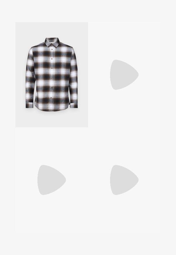 Långärmad rutiga skjorta i bruna, svarta och vita färger, med knäppning i kragen och bruna knappar på ett mjukt tyg.; Grå skräddarsydda byxor i texturerat tyg, med rak linje, framfickor och en standard midja med bälteshällor.; Svart läderankelboot med snörning, rund tå och tjock gummisula mot en helt vit bakgrund.; Pier One SET - Klocka - black/brown