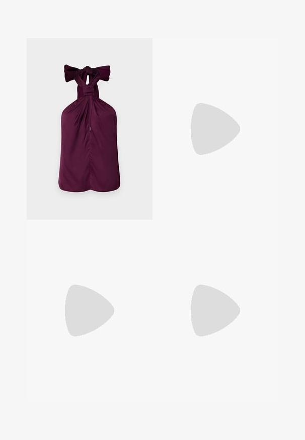 Top halter viola con un fiocco annodato al collo, caratterizzato da tessuto arricciato e orlo dritto. Texture liscia con un design strutturato.; Jeans a zampa d'elefante blu scuro in denim. Caratterizzati da una vita alta, tasche anteriori e dettagli con spacco all'orlo. Design classico a cinque tasche.; Pantofole da balletto nere in pelle con punta arrotondata, texture liscia, dettagli di cucitura minimi e design con suola flessibile.; Borsa tote in nylon nero con manici a catena intrecciati, dotata di un logo metallico circolare e una texture liscia. Il design è spazioso con una silhouette moderna.