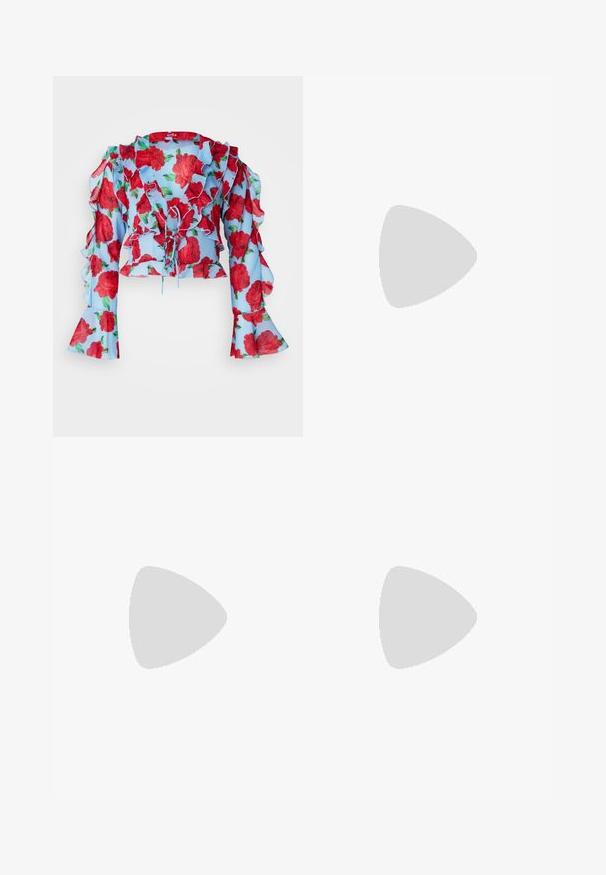 Cras BLOUSE - Camicetta - blue; Gonna in tulle nera a strati con una ampia vita elastica. Il design include strati ondulati con una finitura trasparente, creando una silhouette fluida.; Sandal con tacco alto in metallo argentato, con design a T-strap, fibbia regolabile sulla caviglia e tacco a blocco, caratterizzata da una superficie liscia e riflettente.; Orecchini a cerchio in argento con una finitura liscia e lucida, dal design minimalista e chiusura sicura nella parte superiore.