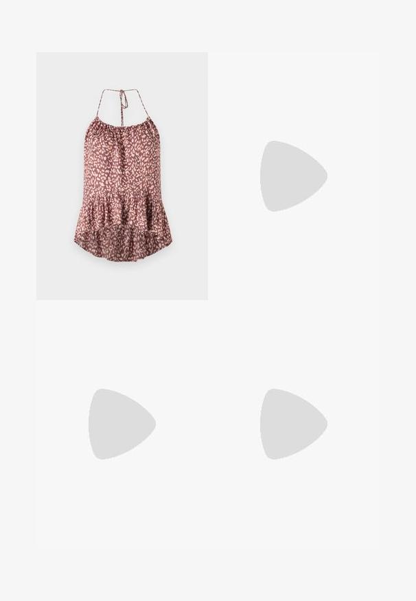 Camisolka w panterkę w odcieniach mauve i kremowym, z rozszerzanym dołem, regulowanymi ramiączkami na sznurek oraz teksturowanym, lekkim materiałem.; Brązowa skórzana mini spódnica o eleganckim wzornictwie, z dwoma bocznymi kieszeniami zapinanymi na zamek i kontrastowymi szwami wzdłuż krawędzi.; Czarne skórzane baletki z zaokrąglonym noskiem, gładką fakturą, minimalnymi przeszyciami i elastycznym designem podeszwy.; Brązowa skórzana torebka na ramię z klapką, złotymi detalami, paskiem na ramię i gładką teksturą. Kompaktowy prostokątny kształt.