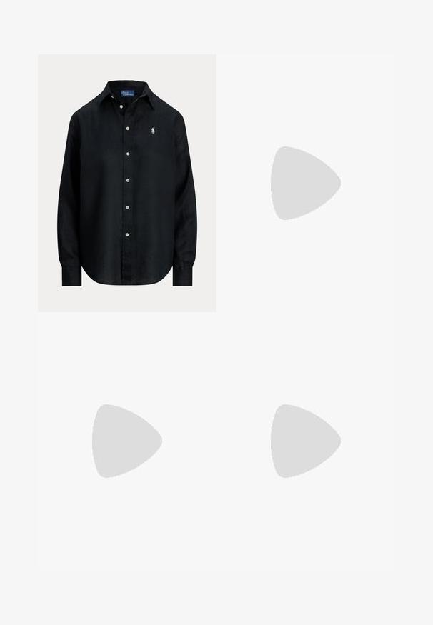 Črna srajca z gumbki iz lahkega materiala, ki ima klasičen ovratnik, dolge rokave in majhen izvezeni logotip na prsih.; Široke jeans hlače v off-white denim tkanini. Visok pas z gumbnim zapiranjem, dvema sprednjima žepoma in detajli kontrastnega šivanja.; Temno modri športni copati z teksturirano zgornjščino, bela platforma, okrogla konica in črn naglas na peti. Imajo šest lukenj za vezalke.; Rjava usnjena torba za ramo s sproščenim dizajnom, z zlatim okovjem in kontrastnim belim šivanjem, ki jo drži oseba v kavbojskih oblačilih.