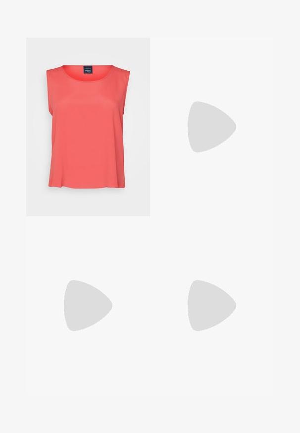 Koralen brezrokavni top z okroglo ovratnico, izdelan iz lahkega materiala. Gladka tekstura, ohlapen kroj in preprost dizajn.; Bela dolgosleeve majica s širokim izrezom, izdelana iz mehkega in gladkega materiala. Ima prilegajoč dizajn in krajši rob.; Črne široke kavbojke iz denima, ki imajo sprednji gumb in dva stranska žepa, ter gladko in enakomerno teksturo po celotni površini.; Črne usnjene baletke s okroglo konico, opremljene z dekorativno pentljo in gladko teksturo. Minimalističen dizajn z nizkim, ravnim podplatom.; Srebrne obročaste uhane z gladko, polirano površino. Dva para z rahlo različnimi velikostmi. Preprost, krožen oblikovanje, lahki.