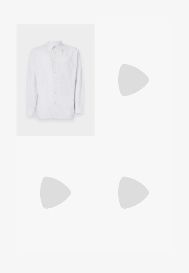 Camicetta a righe con bottoni realizzata in tessuto leggero, con taschino sul petto, maniche lunghe e colletto, nei toni del blu chiaro e bianco.; Pantaloni beige chiaro realizzati in tessuto morbido, con taglio dritto, due tasche laterali e chiusura con bottone anteriore. Texture leggera e morbida.; Sneaker in pelle bianca con una finitura liscia, punta rotonda, lacci piatti e suola testurizzata. Presenta un logo discreto sul tallone.; Occhiali da sole neri rettangolari con lenti scure, montatura spessa in plastica, dettagli dorati sulle tempie e logo del marchio inciso sull'asta.