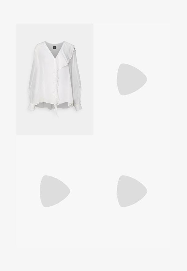 Pinko PROSECCO BLUSA - Bluza - white; Crne krojene hlače ravnog kroja, s glatkom teksturom i oštrim pregibima naprijed. Bez vidljivih metalnih dijelova.; Crne kožne sandale s petom, s izduženim vrhom, imaju usku petu i zlatni akcent na podesivoj traci. Glatka tekstura.; Crna kožna torba s strukturiranim dizajnom, s krojenim oblikom, gornjom drškom i zlatnim detaljima. Uključena je podesiva ramena traka.