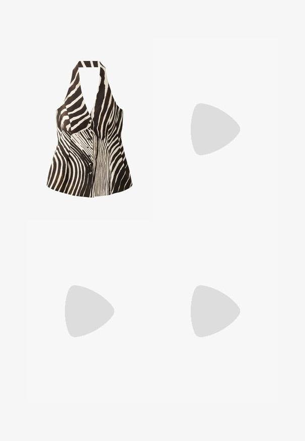 Schwarzes und weißes, ärmelloses Oberteil mit Halter-Neck, das mit einem Zebramuster, einer Knopfleiste und einer strukturierten Form versehen ist.; weit geschnittene Hosen mit einem auffälligen Zebra-Print in Schwarz und Weiß mit braunen Akzenten; aus leichtem Stoff mit glatter Textur gefertigt.; Schwarze Wildlederslide-Sandalen verfügen über ein breites Band, offene Zehen und einen skulpturalen metallischen Absatz. Glatte, flache Sohle mit minimaler Textur.; Schwarze Lederhandtasche mit glatter Textur, geschwungener Form und einem Schulterriemen. Auf der Vorderseite befindet sich ein silbernes Logo "Lancaster Paris".; Goldfarbene Halskette mit einer glatten, flachen Kette und einem runden Verschluss. Verfügt über eine verstellbare Länge mit einer zarten Verlängerungskette.