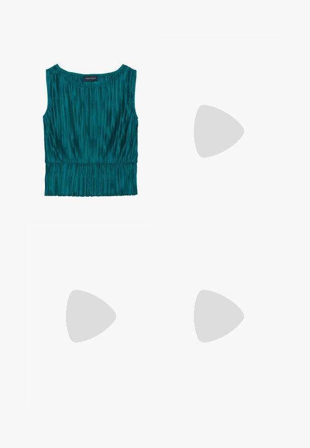 Anna Field by Zalando Top - dark green; Pantaloni largi negri dintr-un material texturat, cu un tiv elastic și o panglică detașabilă la talie pentru un fit ajustabil.; Sandale negre cu toc deschis, cu barete încrucișate, curea ajustabilă pentru gleznă și toc masiv, prezentând o textură de piele netedă.; Geantă de piele neagră cu o formă triangulară structurată, curea subțire și accesorii din metal de culoare aurie, având un plăcuță cu logo pe clapeta din față.