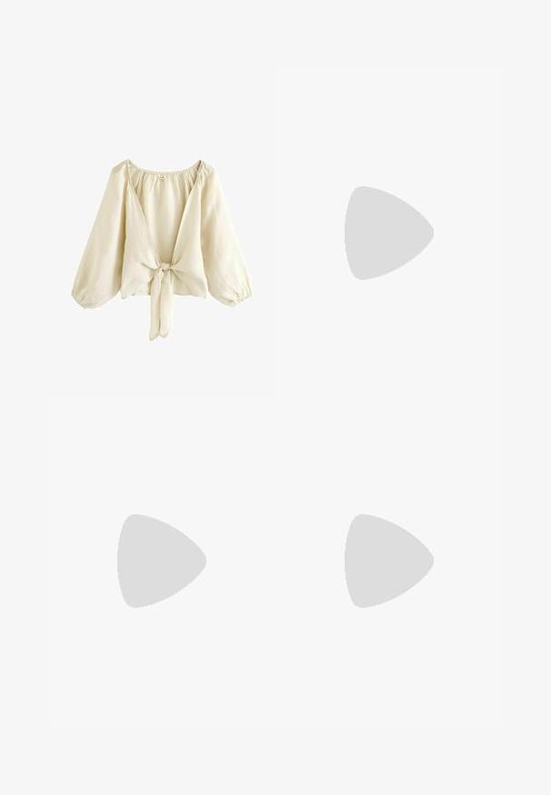 Vaaleanbeige pusero, joka on valmistettu kevyestä kankaasta. Siinä on syvä V-kaula-aukko, puffi-hihat ja solmittava kiinnitys edessä. Pintakuvio on sileä.; Vihreä ruudullinen kangas, jossa on eri sävyjä, rypytetty pinta ja röyhelöhelma. Materiaali näyttää hengittävältä ja kevyeltä.; Mustat polvipituiset saappaat, sileää nahkaa, paksu korko, pyöreä kärki, kuvioitu pohja, jossa on pito, tyylikäs muotoilu ilman koristeluja.; Musta kangaskassi, jossa on yksi leveä olkahihna. Pehmeä, puolirakenteellinen muoto ja sileä pinta; minimalistinen muotoilu ilman näkyviä metalliosia.