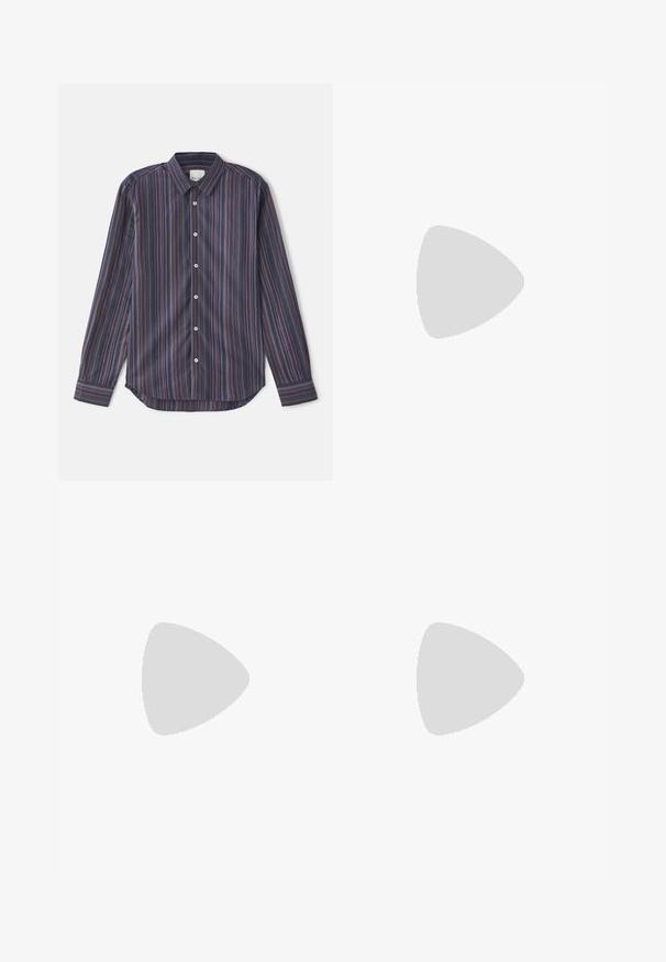 Randig långärmad skjorta i mörkblått med vertikala linjer i rött, orange och lila. Har en knappad krage och vita knappar.; Mörkblå byxor i lättviktig fabric, med en avslappnad passform, slät front och sidofickor för funktion. Slät textur, inga synliga mönster.; Svart lädersneaker med låg profil, rund tå och snörning; har en texturerad gummisula och logotypdetalj på hälen.; Svart läder crossbody-väska med en texturerad yta, klaffstängning, metallhårdvara och en matchande justerbar rem.