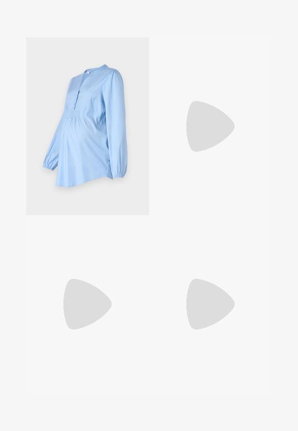MAMALICIOUS MLELVA LIA  - Bluse - soft chambray; Svart vide bukser med teksturert stoff, elastisk midje og avtagbart belte som gir justerbar passform.; Sorte skinnpumper med spiss tå og lav blokkhelt. Har ankelrem med gullfarget spenne. Glatt tekstur.; Sorte oversized solbriller med gradient linser, tykke rammer og detaljering med gulltonekjede på tempelarmene.