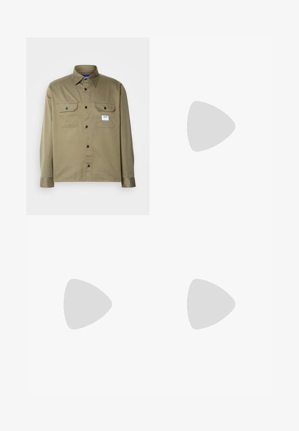 Ελαιοπράσινο πουκάμισο με κουμπιά, φτιαγμένο από απαλό ύφασμα, με δύο τσέπες στο στήθος, μαύρα κουμπιά και ετικέτα μάρκας σε μπλε και λευκό χρώμα.; Μ�αύρο cargo παντελόνι από βαμβάκι με χαλαρή εφαρμογή, διαθέτει πλαϊνές τσέπες, κλείσιμο με κουμπί και ίσια πόδια. Απλό σχέδιο χωρίς μοτίβα.; Μαύρη αστράγαλη μποτάκι με λείο φινίρισμα, ελαστικές πλευρικές πάνελ και εναν αντίθετο κόκκινο χερούλι, με παχιά καουτσούκ σόλα και στρογγυλή μύτη.; Μαύρη υφασμάτινη τσάντα φορητού υπολογιστή με διπλές πάνω λαβές, αποσπώμενο λουρί, κλείσιμο με φερμουάρ και ένα μικρό λογότυπο για branding.