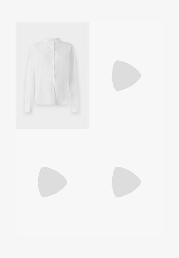 Camicia bianca a maniche lunghe con colletto alla mandarino e placket dei bottoni nascosto, esposta su sfondo bianco.; Gonna alta-basso blu navy con pieghe e un sottile motivo di semi delle carte in un tessuto leggermente lucido.; Paul Smith TOPANGA - Ballerine - black; Borsa a pochette in pelle verniciata rossa con design curvo, pattina pieghevole e un accento del logo metallico su una placca argentata. Tessuto liscio e lucido.