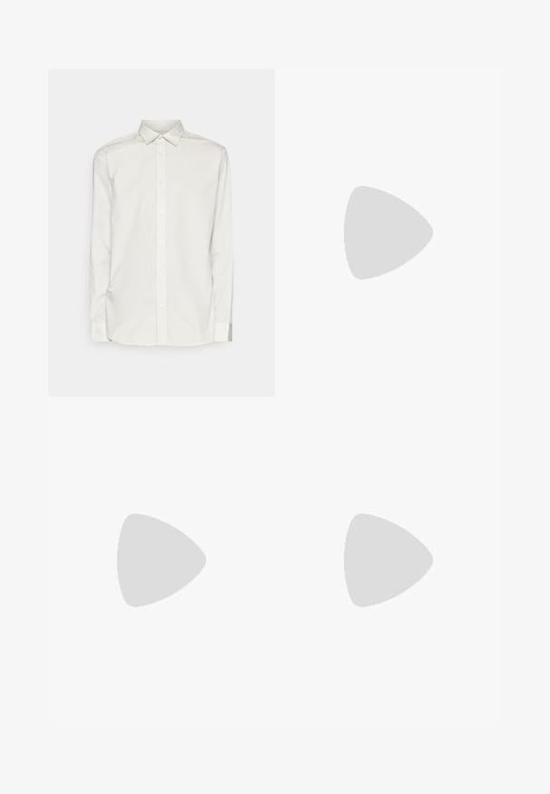 Jack & Jones JJJOE PRINT SHIRT - Formāls krekls - crockery; Trīs apģērbu t-krekli ar aploksnes kaklu: viens pelēks, viens brūns, viens balts. Katrs ir īss piedurknes, izgatavots no gludas auduma un ir ar vienkāršu dizainu.; Melnas bikses, kas izgatavotas no gludas auduma, ar taisnu kāju dizainu, priekšējām kabatām, vienas pogas aizdari un bez redzamām rakstām.; Baltas ādas sporta apavi ar perforācijām, apaļu purngali, plakanu zoli un biezām šņorēm, ar redzamu swoosh logo un vārdu "AIR" uz papēža.