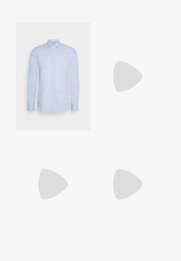 Camisa de manga larga azul claro hecha de algodón suave, con cuello clásico, cierre de botones y un sutil logo en el pecho.; Pantalones de algodón negros con un diseño de pierna recta, que cuentan con un cierre de botón frontal y bolsillos laterales, textura suave y sin patrones visibles.; Mocasín de cuero negro con punta redonda, detalles de costura sutil y un tacón bajo, que presenta una textura suave y un diseño minimalista.; Bolso bandolera de patrón negro y gris con un diseño geométrico, cierre con cremallera y un detalle de hardware en tono plateado. Incluye una correa ajustable.