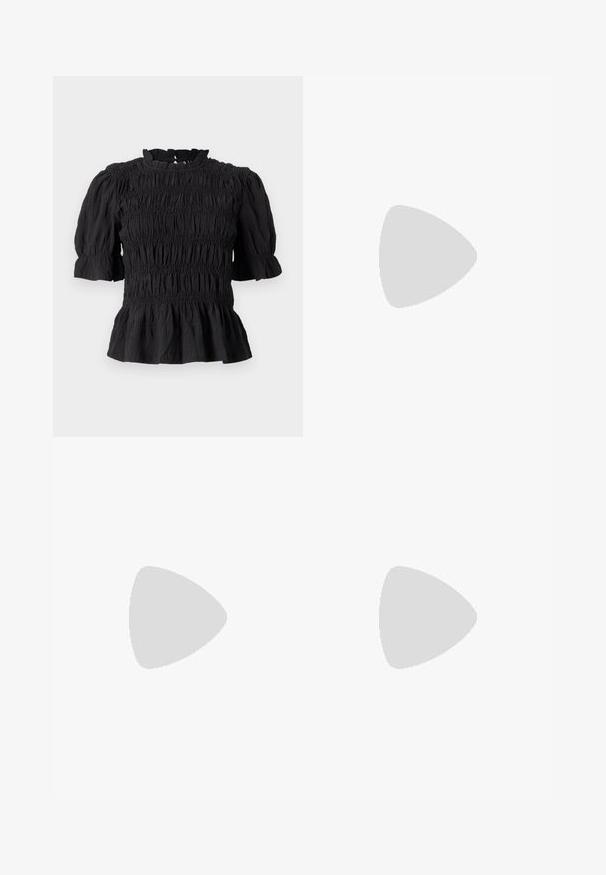 Svart topp med smock-detaljer, korte puffermer og volangkant. Rund hals med en nøkkelhullåpning bak. Teksturert stoff.; Weekday NOVA LOW RISE SLIM BOOTCUT - Jeans bootcut - lip blue; Sorte høyhælte sko med spiss tå, glatt tekstur, tynne stropper og en dekorativ plissédetalj foran.; Svart faux skinn-håndveske med krokodilletekstur, strammet topp og en rynket stropp. Ser myk og kompakt ut i designen.