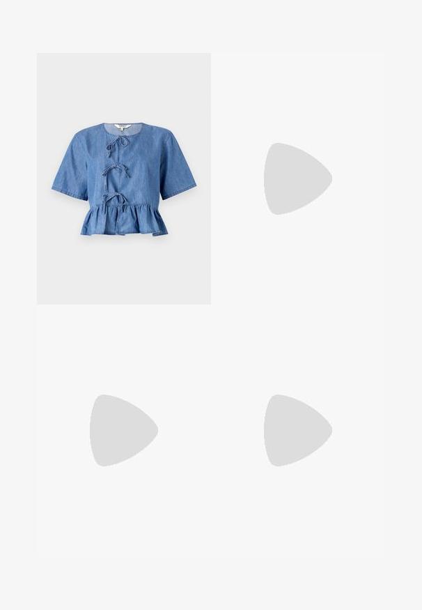 Modra denim bluza s kratkimi rokavi, okroglo ovratnikom, sprednjim vezanjem in peplum spodnjim robom. Gladka tekstura z vsakodnevnim dizajnom.; Temno modri denim šorts z dolžino bermud, ki imajo elastični pas s vrvico, vključujejo standardne zanke za pas in vidne podrobnosti šivanja.; Beli visoki platneni športni čevelj z črnim gumijastim podplatom, sprednjim gumijastim zaščitnikom za prste in šestimi luknjicami za vezalke, ki se ponaša s preprostim, minimalističnim dizajnom.; Rdeča usnjena torba z angularnim, geometrijskim dizajnom. Ima en samostoječ nastavljiv ročaj in pokrov, zaprt z zapiranjem, ki je okrašen s šivi.