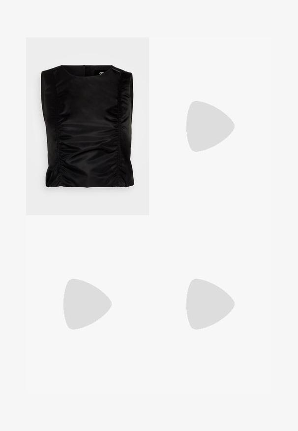 Svart utanärmad topp med en slät, glansig textur. Har gathered sid sömmar för formning. Enkel rund halsdesign.; Ljust blå denimjeans med rak benstil, som har hög midja, fem fickor och fransade fållar.; Nike Sportswear FIELD GENERAL - Sneakers - off-white/black; Ett par rektangulära solglasögon med ljusblå genomskinliga bågar och mörkgrå linser, med raka skalmar och minimala hårdvarudetaljer.