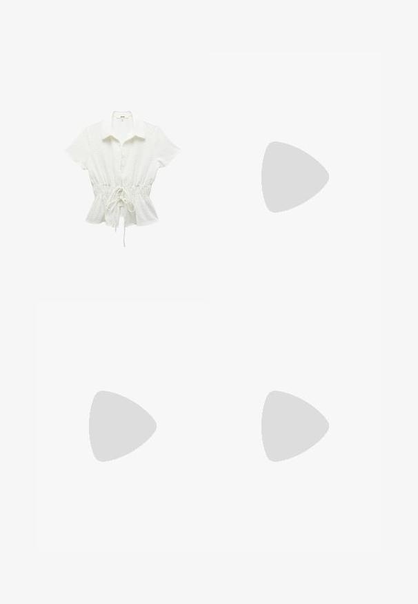 Hvid kortærmet bluse med krave, snoreliv, tekstureret stof og subtile prikkede mønstre. Knapper foran.; Beige brede bukser lavet af blødt bomuldsstof, med bælte og sidelommer. Stoffet har en glat overflade med foldede manchetter.; Flade sandaler med en lys gummisål, designet med tre overlappende hvide læderremme og en lille sløjfe detalje i midten.; Hobo taske i lys beige læder med en rund silhuet, slank skulderrem og lynlåslukning øverst. Glat tekstur med minimale accenter.