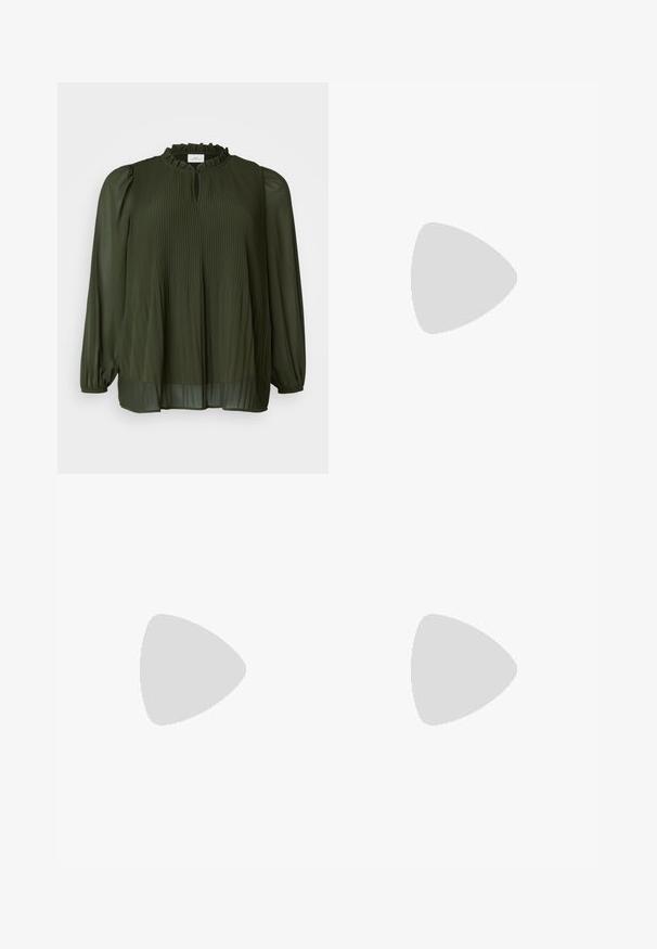 ONLY Carmakoma CARPIONA BLOUSE - Tunic - rosin; Black wide-leg trousers made of a smooth fabric, featuring a front button closure, two side pockets, and deep pleats.; Black patent leather slingback heels with a pointed toe and a small block heel, featuring a silver buckle accent on the strap.; Black leather handbag with a curved shape, detachable strap, and gold hardware. The bag features a flap with a buckle detail.