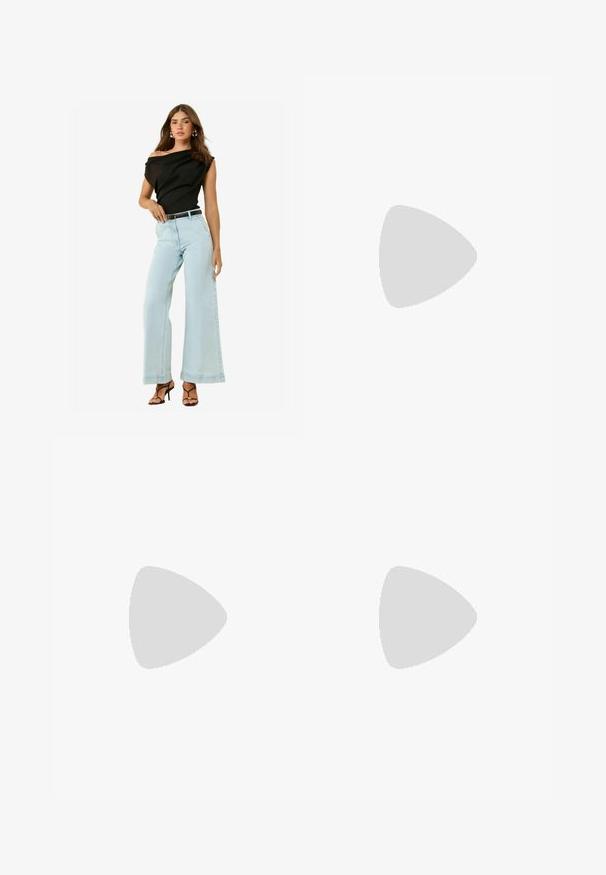 Top nero scoperto sulle spalle, jeans baggy azzurri, e cintura nera. Modella indossa tacchi neri a strappo con una texture liscia.; Pantaloni neri a gamba dritta, con tasche frontali e spacchi laterali all'orlo. Realizzati in tessuto morbido e liscio. Adatti a diverse occasioni.; Stivale in pelle nera alto fino al ginocchio con punta affusolata, dettagli in argento e tacco largo. Presenta un inserto per facilitare l'indossamento.; Borsa a tracolla in pelle verde oliva con pattina frontale, tracolla regolabile e dettagli in metallo argentato, mostrata su un modello che indossa un maglione lavorato a maglia.