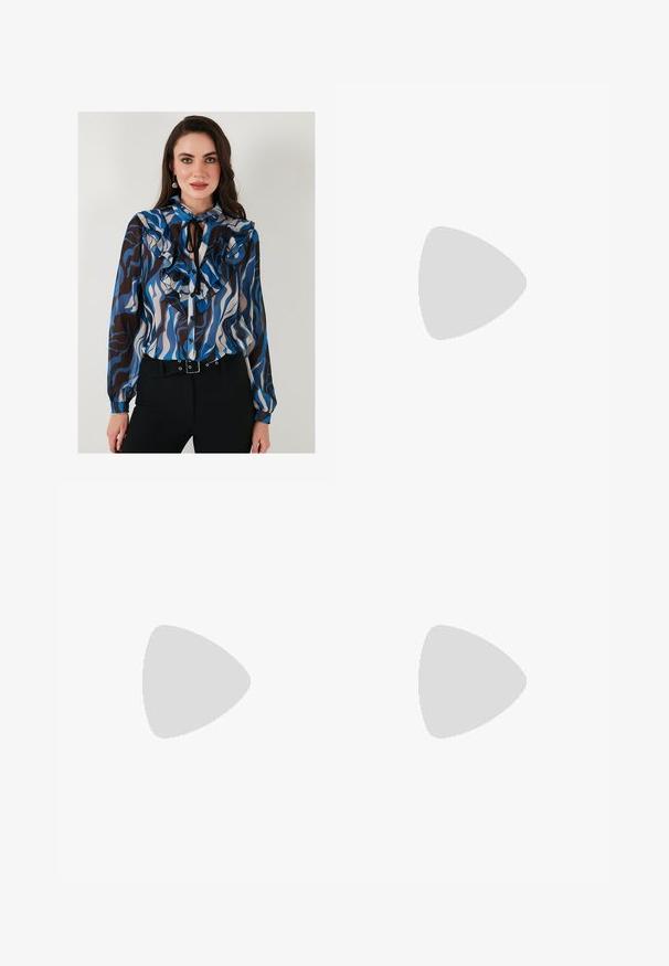 Pitkähihaista paitaa, jossa on särmäkkä yksityiskohtia sinisissä, ruskeissa ja kermanvärisissä aalto-kuvioissa. Varustettu nappikiinnityksellä edessä ja kauluskannalla.; Musta polyesterinen culotte-housut, jossa on joustava vyötärö, kaksi etupleettiä ja löysä siluetti. Ei näkyviä kuvioita tai metallisia yksityiskohtia.; Musta kiiltävä korkokenkä sandaalit neliönmuotoisella varpaalla, nilkkaremmillä ja hopeisilla soljilla. Varustettu tukevalla lohkokorkealla vakauden takaamiseksi.; Mustat kangaskassit, jotka on valmistettu sileästä nahasta, jossa on kaareva, avoin yläosa, kaksi olkahihnaa ja minimalistinen muotoilu.