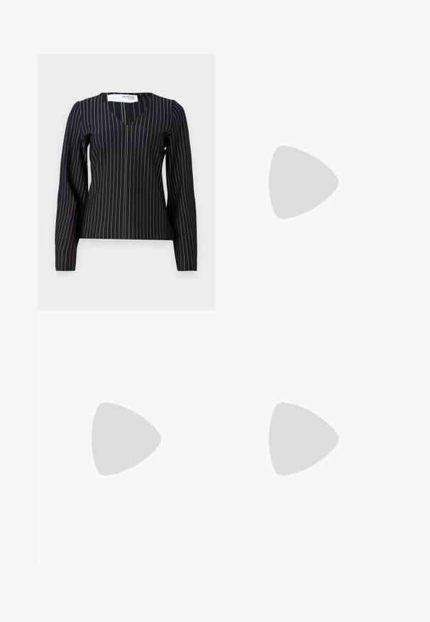 Juodas ilgas rankovėmis marškinėlis su V formos iškirpte, puoštais vertikaliomis smulkiomis juostelėmis baltos ir šviesiai pilkos spalvų. Pagamintas iš lygaus, prigludusio audinio.; Juodi plisuoti kelnės su elastine juosta. Turėkite plačias kojas ir glotnų, tekstūrinį audinį su vertikaliais dryžiais.; Juodos kulkšninių botai, pagaminti iš lygaus odos, su šoniniu užtrauktuku, masyviu tekstūruotu kulnu ir apvaliu pirštu.; Juoda odinė rankinė su dviem ilgais diržais, lygiu paviršiumi ir struktūrizuota forma. Yra priekinė kišenė papildomam saugojimui.