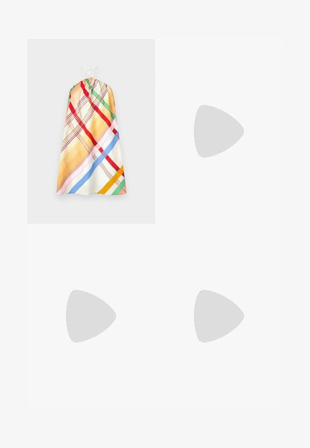 Vestido sin mangas de múltiples colores y estampados con un escote recogido y un lazo ajustable blanco. Presenta rayas en rojo, verde, azul y amarillo.; Pantalones de talle alto marrones con pliegues, hechos de tela suave. Corte holgado, diseño de pierna recta, con lazos para cinturón y cremallera.; Zapato de tacón alto tipo slingback en piel sintética brillante de color marrón oscuro, con punta afilada, laterales abiertos y correa ajustable en el tobillo.; Bolso sintético blanco con forma triangular, tapa frontal plana y detalle de lazo, correa ajustable, textura suave y diseño minimalista.