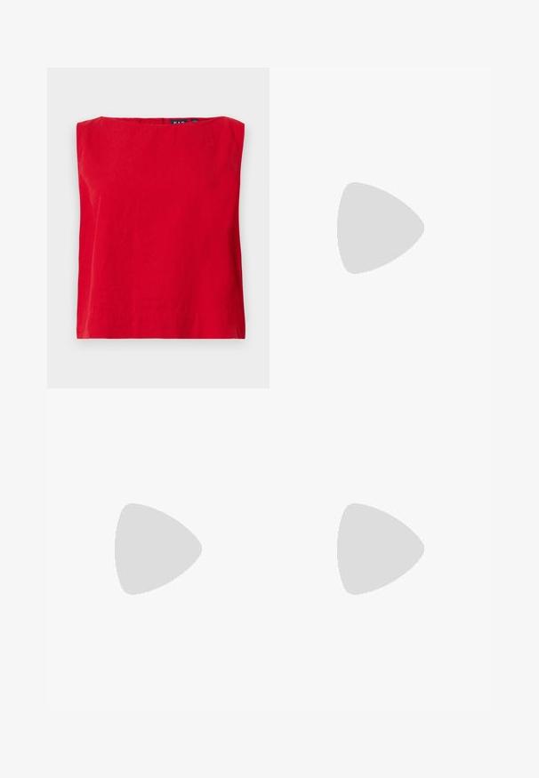 Top corto rojo de manga corta con escote cuadrado, hecho de algodón ligero, que presenta una textura suave y un dobladillo recto.; Bralette de estampado floral en azul claro combinado con jeans de mezclilla en azul claro de pierna ancha. Ajuste cómodo con una silueta relajada y cierre clásico de botón.; Zapatillas de ante rojo con diseño de tres rayas blancas y texto dorado "Gazelle". Cuenta con una suela de goma y un talón texturizado.; Gafas de sol de metal dorado con lentes ovalados y oscuros. Puntas de acetato negro en las patillas. Nombre de la marca "QUAY" en el lateral.