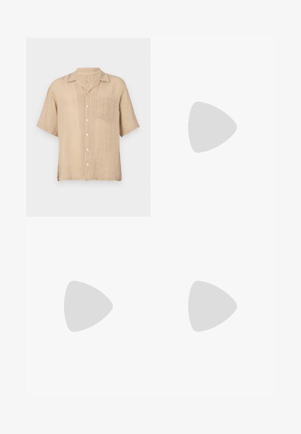 Rövidujjú bézs vászon ing, kivágott gallérral, elülső zsebbel és fehér gombokkal. Strukturált anyag, laza fazon és egyenes alja.; Sötétkék farmernadrág egyenes szabással, öt zsebbel és diszkrét varrási részletekkel. Gombos és cipzáras záródás jellemzi.; Fehér sneaker suédé részletekkel, kerek orral, lapos fűzőkkel és krémszínű gumitalppal. Zöld logó található a sarkán.; Beige vászon táska sötét bőr részletekkel, dupla fogantyúval és levehető vállpánttal; dombornyomott logó a fronton.