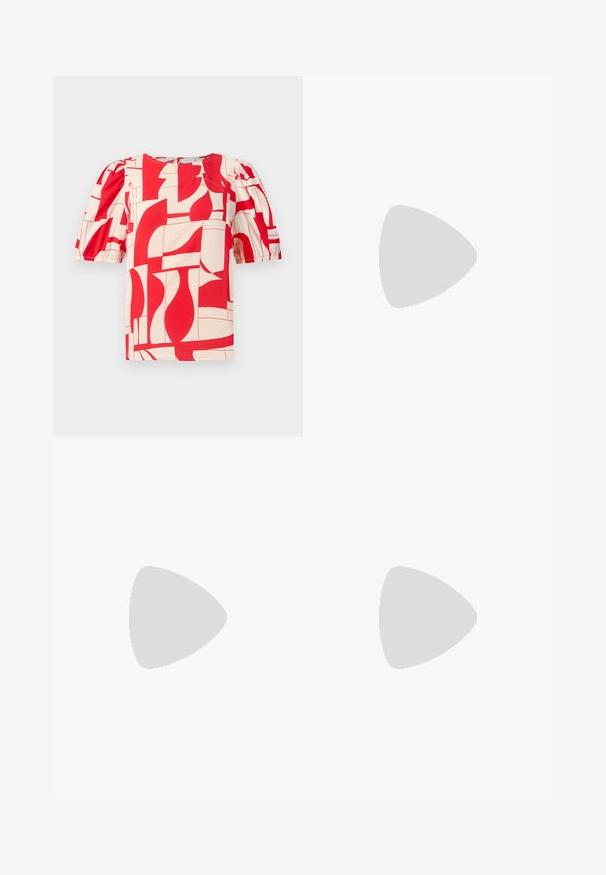 Rød og kremfarget bluse med korte ermer og dristig geometrisk mønster. Har pufferm og rund halsringning, laget av et mykt stoff.; Lyseblå denimjeans med bred ben, dekorert med fargerik broderi av måner, lepper og tukaner over stoffet.; Svart lær slingback sko med spiss tå og smal, buet hæl. Har en diskret justerbar rem med en metallspenne.; Hvit vegan lær handbag med buet design, med dekorativ snøring på sidene og en enkelt skulderrem.