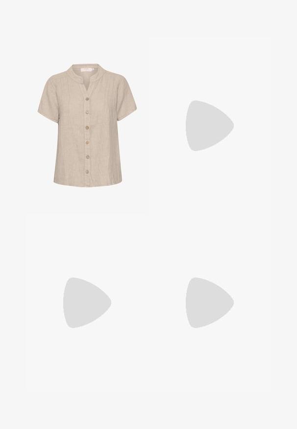 Lichtbeige button-up shirt met een mandarin kraag, korte mouwen en frontplooien. Bevat houten knopen en heeft een relaxte, boxy pasvorm.; Bruine wijde broek gemaakt van zachte stof, met een elastische tailleband en een trekkoord, en twee zijzakken.; Bruine sneaker met gele strepen, met een gestructureerde bovenkant en een contrasterende gumzool. Vetersluiting met gewatteerde kraag en tong.; Bruine leren tote bag met een gladde textuur, een ontwerp met een open bovenkant en twee schouderbanden. Kenmerkt zich door minimale stiksels en geen zichtbare hardware.