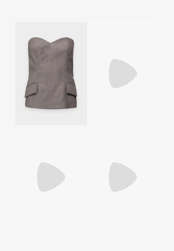 Grijze strapless top met een gestructureerd ontwerp, voorzien van subtiele verticale streepjes en twee voorkwamen met gestikte accenten.; Bruine top met lange mouwen en een ronde halslijn, voorzien van grote witte stippen en een gesmokt detail bij de taille voor een aangesloten look.; Bruine wijde broek gemaakt van zachte stof, met plooien in de taille en zijzakken. Tailored silhouette met een comfortabele pasvorm.; Donkerbruine leren penny loafer voor mannen met een zwarte zool en stiksels langs de neus, weergegeven in zijprofiel.; Schildpadbril met donkere lenzen, ovale vorm en brede armen. Voorzien van een kleine gouden accent aan de zijkant. Glad plastic materiaal.; Bruine gevlochten leren tote bag met twee handvatten, een gestructureerde vorm en een getextureerd oppervlak, met een diamantpatroon overal.