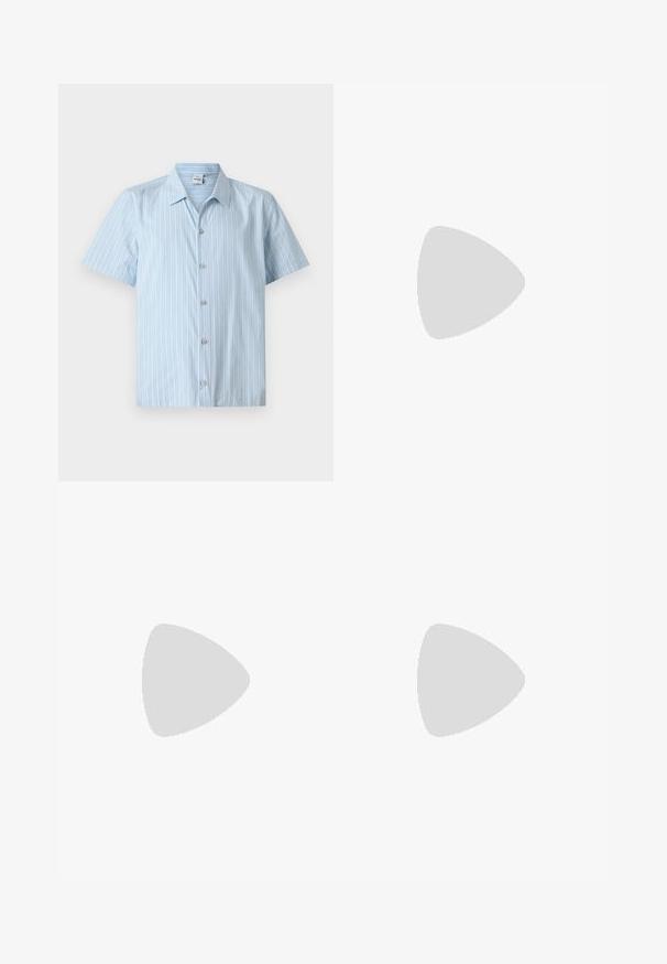 Lys blå kortermet skjorte med vertikale hvite striper, kragehals og fem knapper foran. Glatt stofftekstur.; Kortermet polo skjorte i lys beige med glidelås i kragen. Laget av glatt stoff, har et enkelt, moderne design uten mønstre.; Lyseblå denim flared jeans med mid-rise liv, fem-lommers design og synlige sømdetaljer. Jeansen har en jevn tekstur med lett falming.; Hvite lave sneakers med grønn kant, beige semsket skinn-detaljer, og en kremfarget såle med mønstrete bunn.