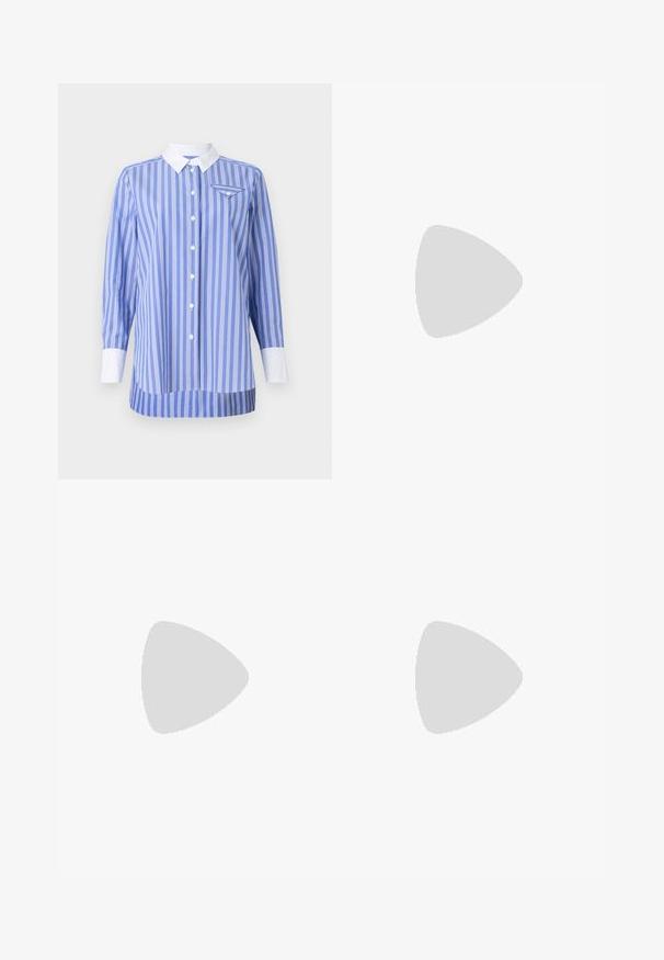 Mėlyna ir balta dryžuota marškinėliai su ilgomis rankovėmis, mygtukais užsegamam priekyje, baltu apykakle ir rankogaliais. Kairėje krūtinėje yra nedidelė kišenė.; Aukštos juosmens pilkai nuplauti džinsai su priekinėmis ir šoninėmis kišenėmis, mygtuko uždarymu ir matomais vertikaliais siūlės detalėmis.; Juodas odinis slingback kulnas su smailiu nosiu, minimalizmo stilius, plonas kulkšnies dirželis ir elegantiškas stiletto kulnas. Lygus paviršius.; Tamsiai mėlynas odinis rankinukas su krokodilo raštu, sidabro spalvos grandinėlė ir metalinis užsegimas. Stačiakampio formos, užlenkiamas dizainas.