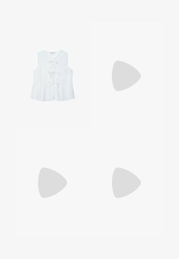 Biała bezrękawnik z dekoltem w kształcie litery V, z przodem zapinanym na trzy kokardy i marszczonym dołem peplum. Wykonana z lekkiego, teksturowanego materiału.; Jasnoniebieskie jeansy o szerokich nogawkach, wykonane z denimu, z wysokim stanem, pięcioma kieszeniami i delikatnym efektem wyblaknięcia. Prosty krój z wykończonymi brzegami.; Kremowe i lawendowe trampki z trzema paskami oraz teksturowaną brązową podeszwą, wyposażone w sznurówki i wyścieloną piętę. Górna część z miękkiego materiału.; Biała syntetyczna torba o trójkątnym kształcie, płaskim przednim klapce i detalach w postaci kokardy, regulowanym pasku, gładkiej fakturze oraz minimalistycznym designie.
