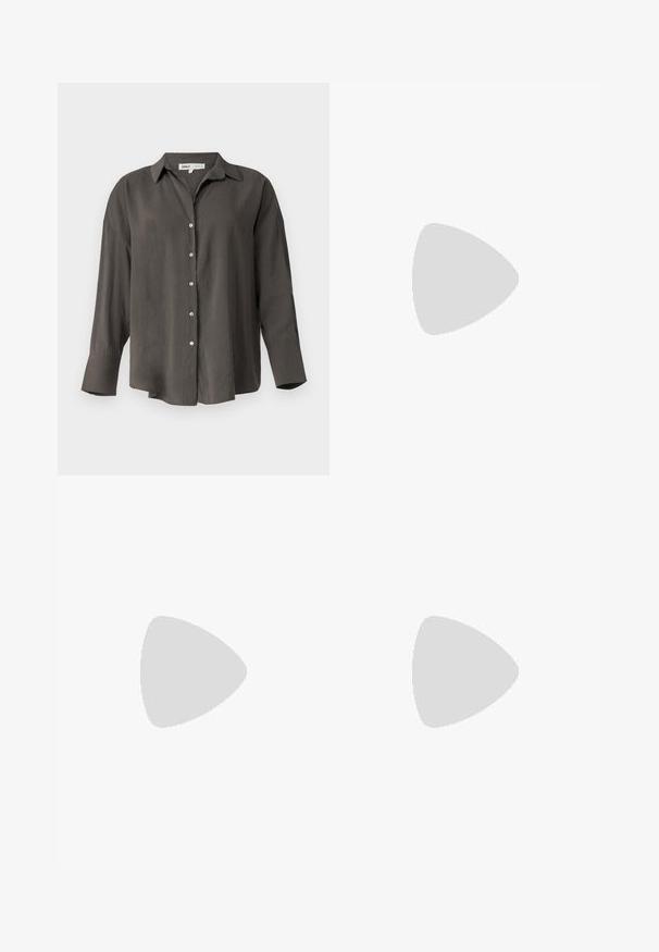 Camisa de botão de manga longa cinza escuro com colarinho, apresentando um corte relaxado, botões na frente e uma textura de tecido leve e suave.; Calças largas pretas em denim, com uma cintura estruturada, passantes para cinto e bolsos frontais. Textura suave com um design clássico.; Sandy em verniz preto com salto slingback, ponta afilada e salto geométrico. Apresenta um design elegante e minimalista com textura suave.; Bolsa transversal de couro castanho com um formato curvado, ferragens douradas e um detalhe de fivela. Inclui uma alça de ombro destacável.