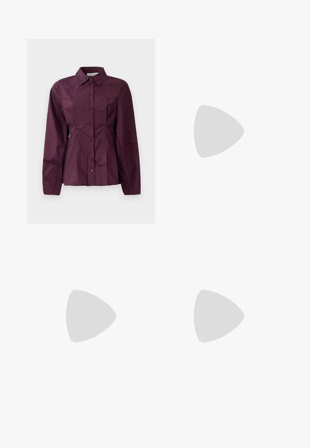 Burgundia värvi nööbitav särk pikkade varrukatega, klassikalise kraega ja voltidega detailidega taljes. Sile kangas, millel on peen sära.; Tumedat sinised laiad denim püksid paelaga vööl, ees olevate taskute ja kontrastsete oranžide õmbluse detailidega.; Pruunist sametist mokassiinid, millel on veidi tõstetud kand, sile tekstuur, esiosas õmbluse detailid ja ümar varvasedisain.; Kootud roheline käekott sünteetilisest materjalist, millel on kaardus rihm, klapi sulgemine ja hõbedased detailid koos logo elemendiga.