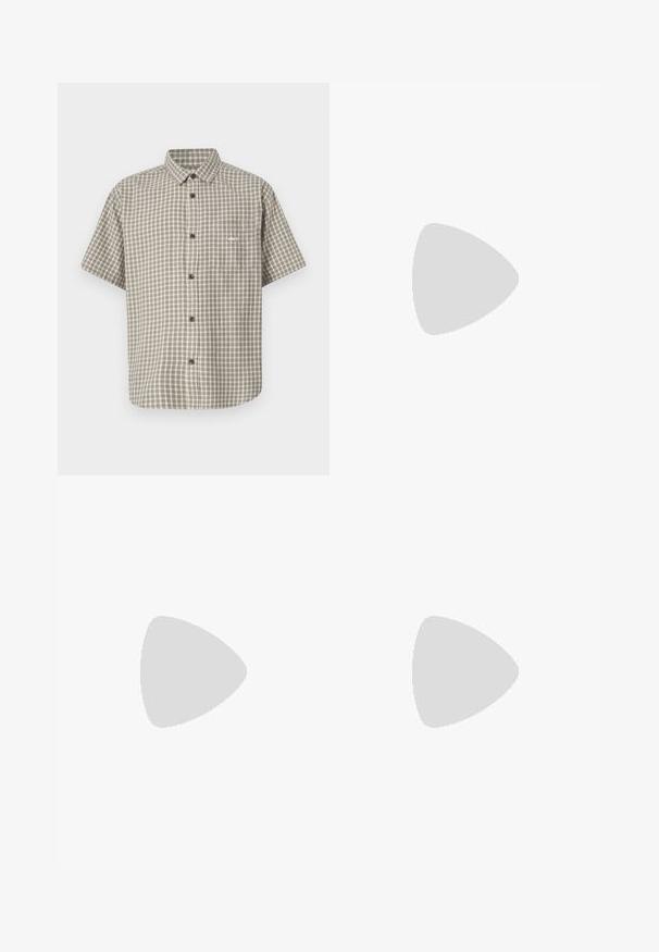 Koszula krótki rękaw zapinana na guziki w jasnym zielonym i beżowym kratowym wzorze. Posiada kieszeń na piersi z logo "obey" oraz czarne guziki.; Czarne spodnie w szerokie nogawki w paski, z zakładkami, charakteryzujące się dopasowanym krojem i miękką teksturą. Brak widocznych metalowych elementów lub akcentów.; Czarny skórzany mokasyn z frędzelkowymi akcentami, z masywną czarną podeszwą i żółtym przeszyciem wzdłuż krawędzi. Teksturowane wykończenie.; Czarne prostokątne okulary z przezroczystymi soczewkami i subtelnym fioletowym odcieniem, z eleganckimi zausznikami i minimalistycznym designem.