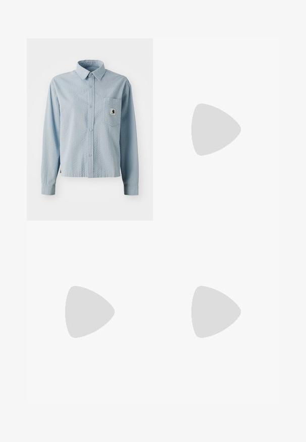 Hele sinine, pika varrukaga nööpidega särk, millel on tekstuuriga muster, rinna kohal tasku ja brändimärk taskul. Valmistatud kudumiskangast.; Roosa laiad püksid, mis on valmistatud kerge materjalist, elastse vöökoha ja peente valgete külgtriipudega. Ees on väike logo.; Beežist nahkkingad heledate roosa aktsentidega, tekstuuriga kummitald, ning kolm roosa triipu külgedel. Ümar nina ja nööridega disain.; Roosa nahast käekott, millel on kõver klapp, üks õlarihm ja puhtad jooned. Kotil on sile pind ja minimalistik disain.