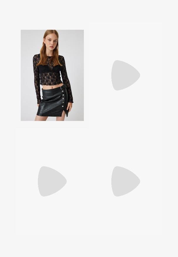 Schwarzes Spitzen-Crop-Top mit langen Ärmeln und floralem Muster, kombiniert mit einem hoch taillierten, schwarzen Minirock aus Kunstleder mit silbernen Knopfakzenten.; Schwarze Hose mit geradem Schnitt, ausgestattet mit Fronttaschen und Seitenschlitzen am Saum. Hergestellt aus weichem, glattem Stoff. Geeignet für verschiedene Anlässe.; Schwarze patentierte Sandalen mit Absatz, quadratischer Spitze, Knöchelriemen und silbernen Schnallen. Mit einem stabilen Blockabsatz für mehr Stabilität.; Schwarze Laptoptasche aus Leder mit glatter Textur, rechteckiger Form und zwei langen Griffen. Keine sichtbaren Beschläge oder Verzierungen.