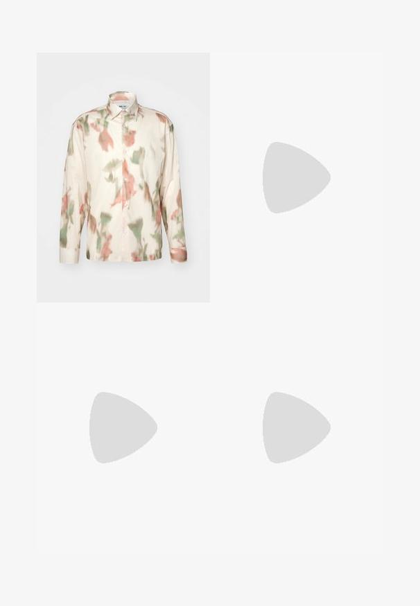 NN.07 FREDDY - Vapaa-ajan kauluspaita - sand; Mustat housut, jotka on räätälöity sileästä kankaasta ja joissa on litteä etuosa, kaksi etupleatusta ja käänteet siistin ja ryhdikkään ilmeen saavuttamiseksi.; Mustat nahkakengät, joissa on moniväriset raidalliset yksityiskohdat, pyöreä kärki ja valkoiset kumipohjat. kengissä on nauhakiinnitys ja kohokuvioitu brändäys.; Ruskea krokotiilien kuviollinen nahkakäsilaukku, jossa on yläkahvat ja irrotettava olkahihna. Ominaisuuksiin kuuluu solkilukko ja suorakulmainen muoto.