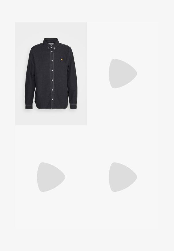 Carhartt WIP WELDON - Camisa - black stone washed; Camiseta de algodón blanca con mangas cortas y cuello redondo; presenta un pequeño logo rectangular negro de Nike Air en el lado izquierdo del pecho.; Pantalones de pierna ancha color beige claro, hechos de algodón. Cuentan con bolsillos frontales y cierre de botón. Textura suave con sutiles líneas verticales.; Zapatillas de cuero blanco con logo de Nike verde, puntera redonda, suela plana, combinadas con pantalones de mezclilla azul claro, sobre una alfombra azul.