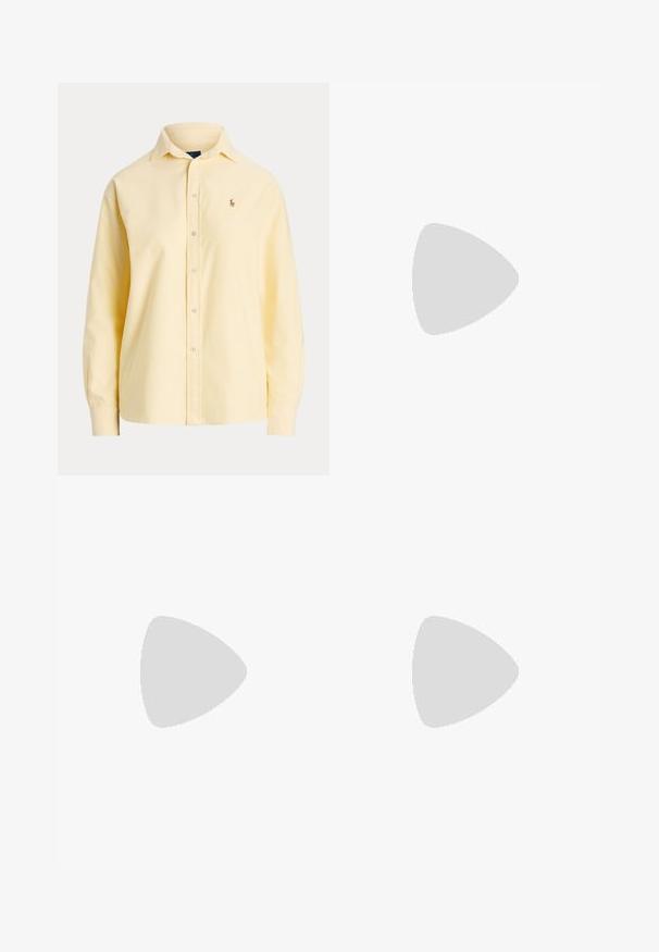 Cămașă din bumbac galben, cu nasturi, mâneci lungi, guler clasic și logo brodat pe piept. Textură netedă, croială ajustată.; Pantaloni cu picioare largi, de culoare crem deschis. Realizați dintr-un material neted, cu plisuri în față și buzunare laterale.; Pantofii cu toc înalt din piele patent maro, cu vârf ascuțit, curea la glezna și toc gros. Textură netedă cu un finisaj lucios.; Geantă de mână din piele maro, cu două mânere rezistente, formă rectangulară, textură netedă și închidere cu fermoar. Design minimalist, fără modele vizibile.