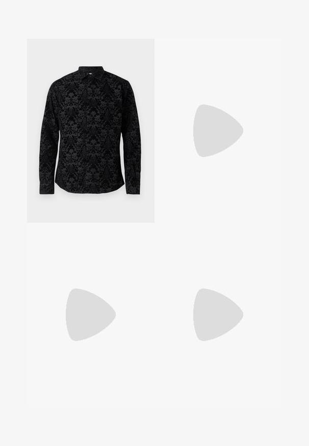 Mustassa pitkähihaisessa paidassa on tekstuuri damaskikuvio, klassinen kaulus ja nappisuljenta. Paita on valmistettu pehmeästä kankaasta, jossa on sileä pinta.; Viisi t-paitaa mustana, valkoisena ja tummansinisena. Puuvillakankainen, lyhyet hihat, pyöreä kaula-aukko ja yksinkertainen pinta ilman kuvioita.; Vihreät kuvioidut housut, joissa on käärmeennahkakuosiset ruskean ja oranssin sävyt, suorat lahkeet ja sileä pinta.; Mustat nahkaloafersit, joissa on sileä pinta, pyöreä kärki ja pieni koristeellinen läppä. Varustettu matalalla pinotulla korolla ja huomaamattomalla brändityksellä.