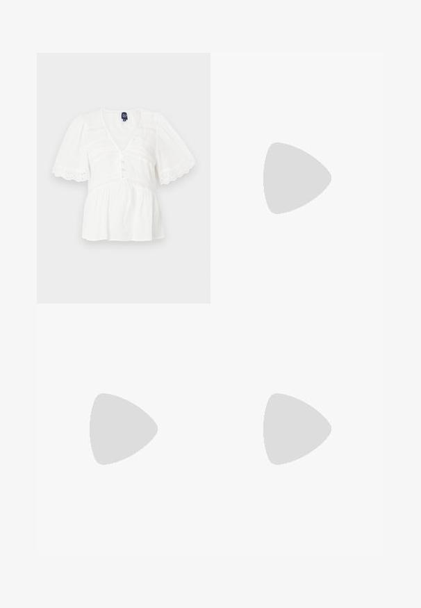 Blusa bianca con maniche a pompon corte, scollo a v, chiusura con bottoni e dettagli testurizzati. Presenta accenti in pizzo e un design a hem svasato.; Pantaloni a gamba larga di un colore beige chiaro, realizzati in un tessuto liscio. Presentano una vita classica e una parte anteriore piatta con linee pulite.; Décolleté in vernice nera con punta affusolata e tacco in geometria cubica. Presentano un design elegante e minimalista, con una texture liscia.; Borsa hobo nera in pelle con una superficie liscia, forma curvata e una singola tracolla regolabile; presenta un'ampia apertura nella parte superiore.