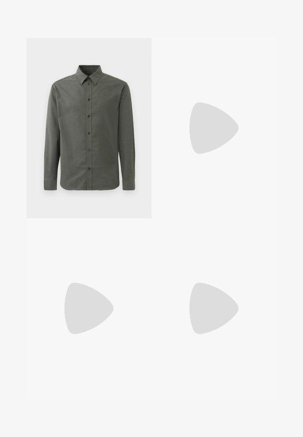 Camisa de botones de manga larga en verde oscuro, hecha de un tejido texturizado. Presenta un cuello clásico y cinco botones en la parte delantera.; Jeans de mezclilla negra con un diseño de pierna recta, cinco bolsillos, cierre de botón de metal y detalles de costura sutiles. Textura suave y color sólido.; Bota de cowboy de cuero marrón con un caña alta, puntera puntiaguda, patrones de costura intrincados y un tacón pequeño. Acabado texturizado en toda la bota.; Gafas de sol rectangulares negras con lentes oscuros, marco de plástico grueso, acentos dorados en las patillas y logotipo de la marca grabado en el brazo.