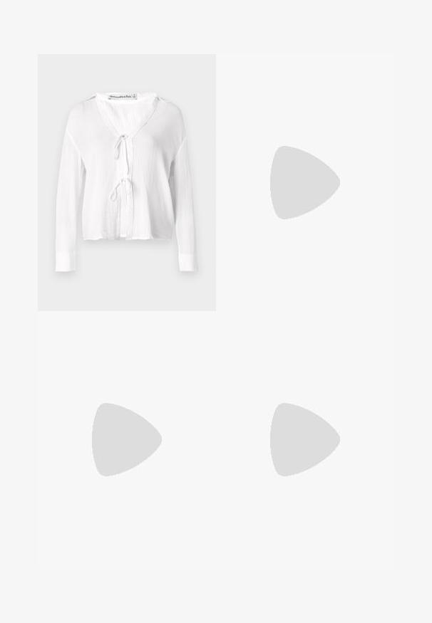 Abercrombie & Fitch Long-Sleeve Oversized Tie-Front Gauzy Shirt - Blusa - brilliant white; Jeans de pierna ancha en denim negro con cierre frontal, diseño de cinco bolsillos y detalles de costura sutiles. Textura suave y estilo casual.; Zapato slingback de charol marrón con punta afilada y tacón moderado. Cuenta con una correa con hebilla para un ajuste seguro. Textura suave.; Bolso bandolera de cuero marrón con forma curvada, herrajes dorados y un acento de hebilla. Incluye una correa de hombro desmontable.